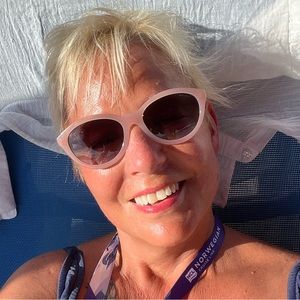 Meet your Posher, Becky